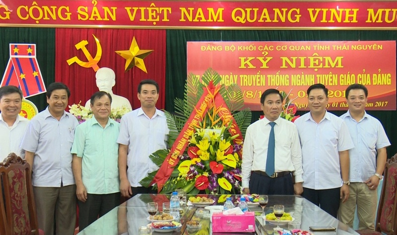 lanh dao tinh chuc mung ngay truyen thong nganh tuyen giao cua dang