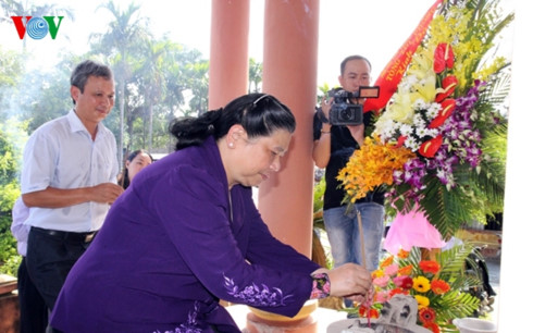 ba tong thi phong dang huong o khu luu niem dai tuong nguyen chi thanh