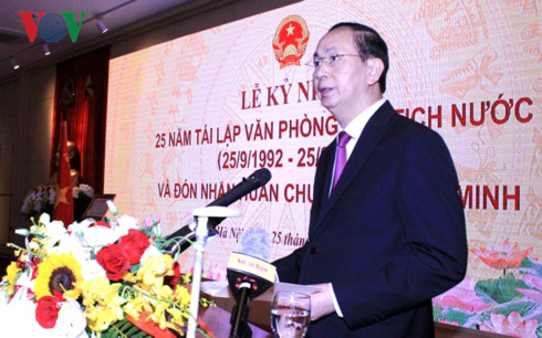 van phong chu tich nuoc don nhan huan chuong ho chi minh