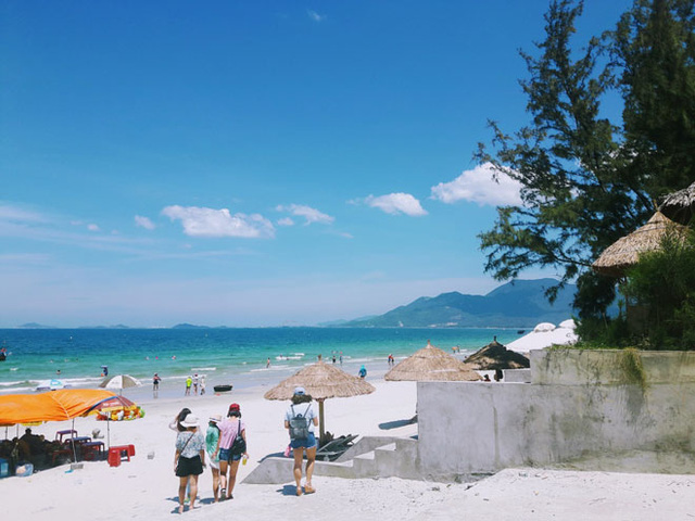 o nha trang co mot bai bien dep than sau chang kem gi hawai