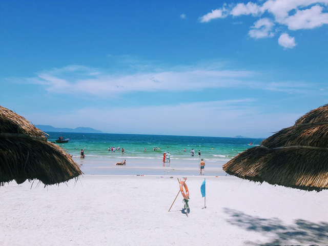 o nha trang co mot bai bien dep than sau chang kem gi hawai