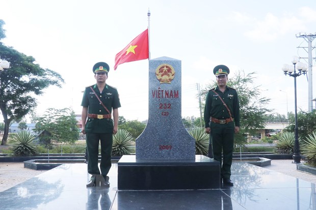 vi duong bien gioi viet nam campuchia hoa binh huu nghi phat trien