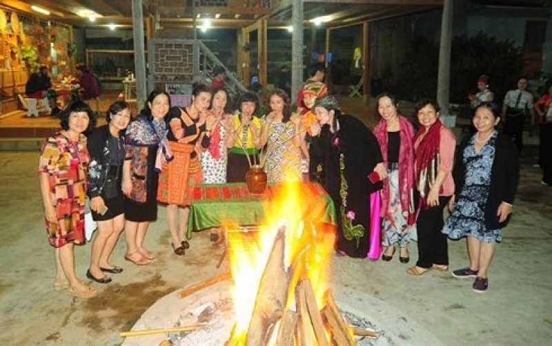 thu vi du lich ban no tai ban ang moc chau