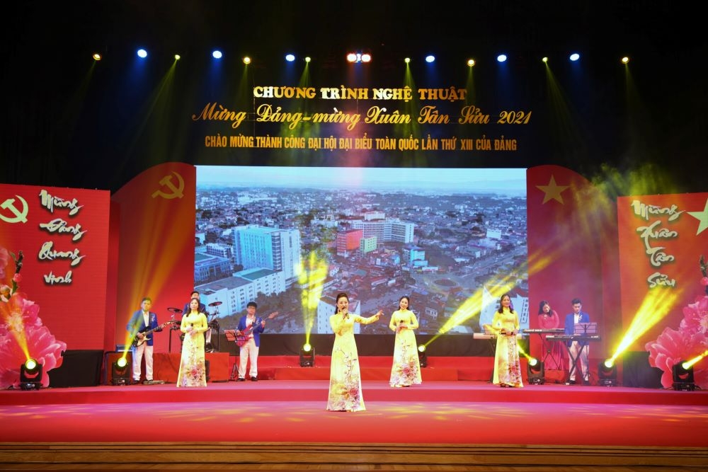 [Photo] Chương trình nghệ thuật chào mừng thành công Đại hội XIII của Đảng