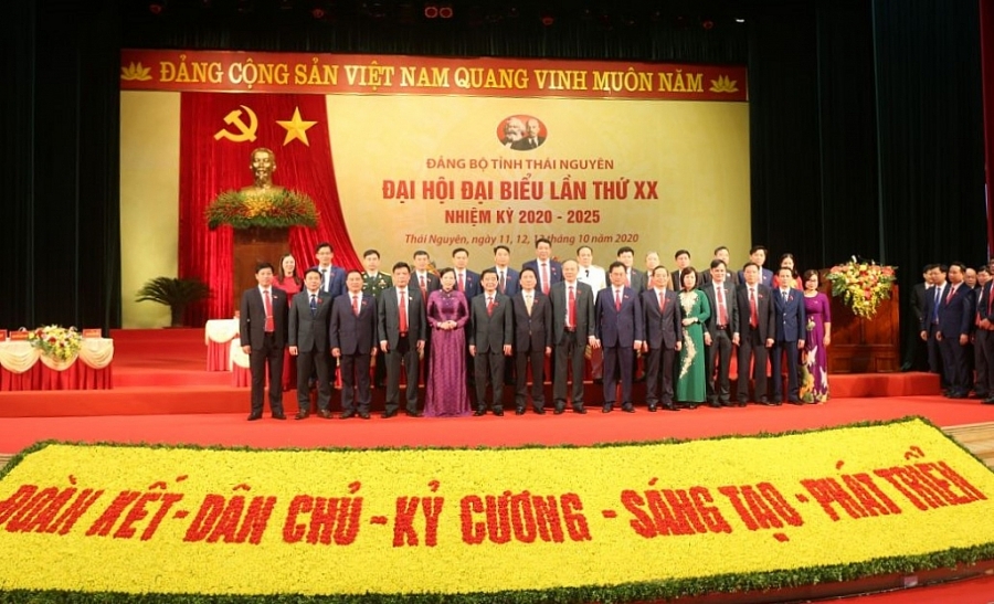 [Photo] Các đoàn đại biểu chụp ảnh lưu niệm tại Đại hội Đại biểu Đảng bộ tỉnh lần thứ XX