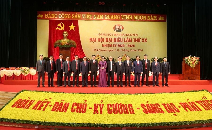 [Photo] Các đoàn đại biểu chụp ảnh lưu niệm tại Đại hội Đại biểu Đảng bộ tỉnh lần thứ XX