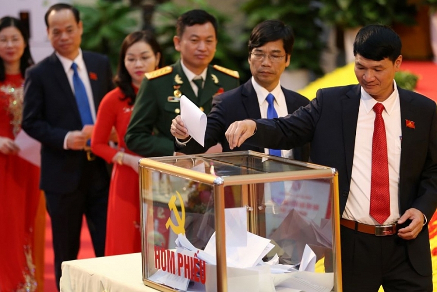 [Photo] Đại hội XX: Các Đoàn đại biểu bỏ phiếu bầu nhân sự