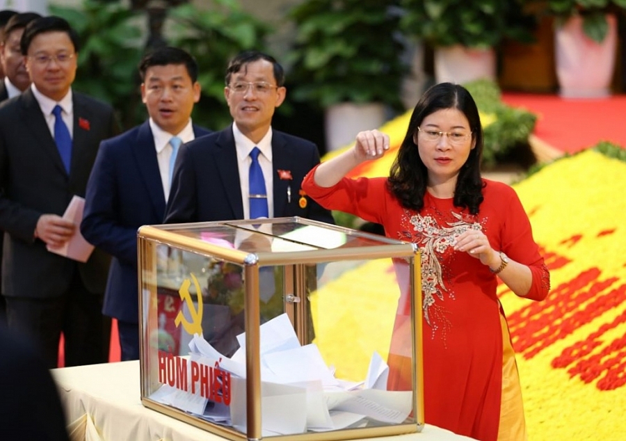 [Photo] Đại hội XX: Các Đoàn đại biểu bỏ phiếu bầu nhân sự