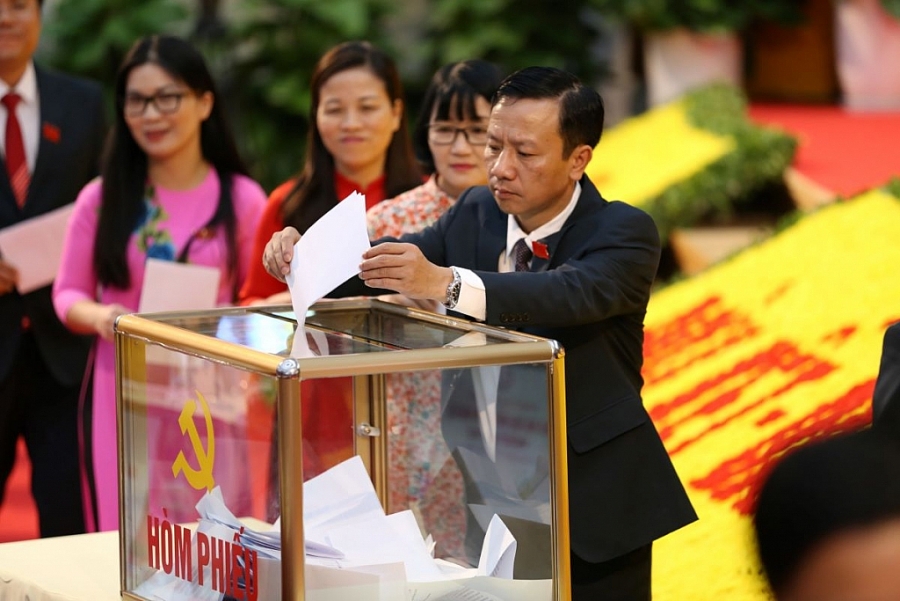 [Photo] Đại hội XX: Các Đoàn đại biểu bỏ phiếu bầu nhân sự