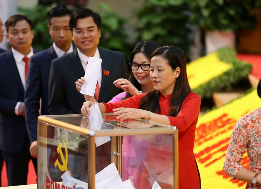[Photo] Đại hội XX: Các Đoàn đại biểu bỏ phiếu bầu nhân sự