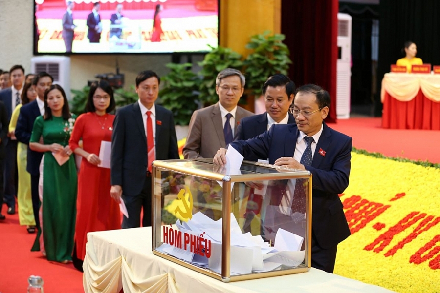 [Photo] Đại hội XX: Các Đoàn đại biểu bỏ phiếu bầu nhân sự