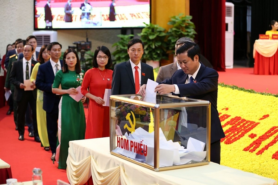 [Photo] Đại hội XX: Các Đoàn đại biểu bỏ phiếu bầu nhân sự