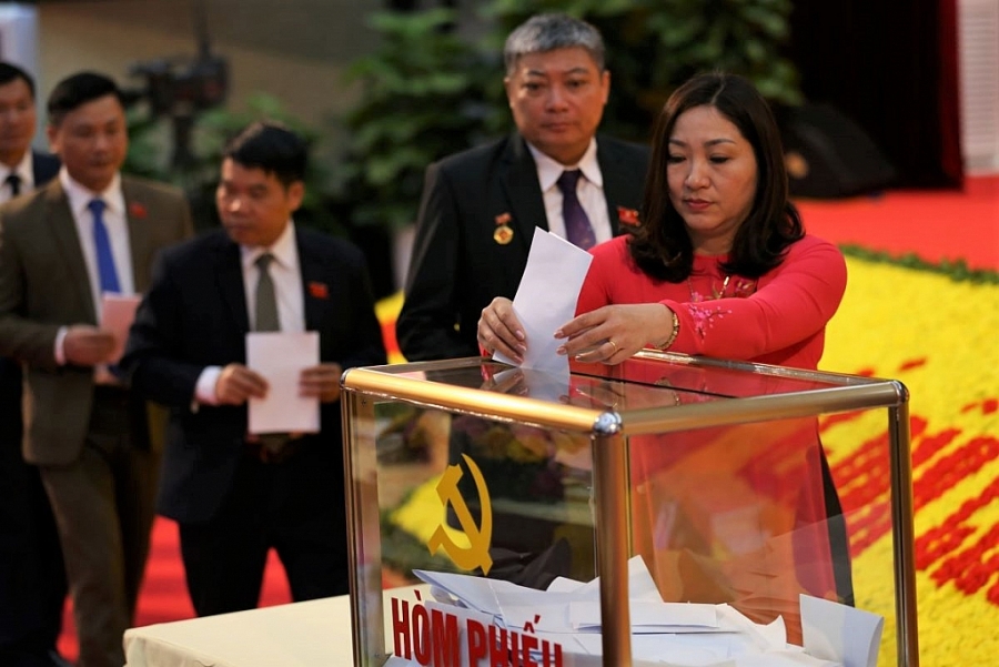 [Photo] Đại hội XX: Các Đoàn đại biểu bỏ phiếu bầu nhân sự