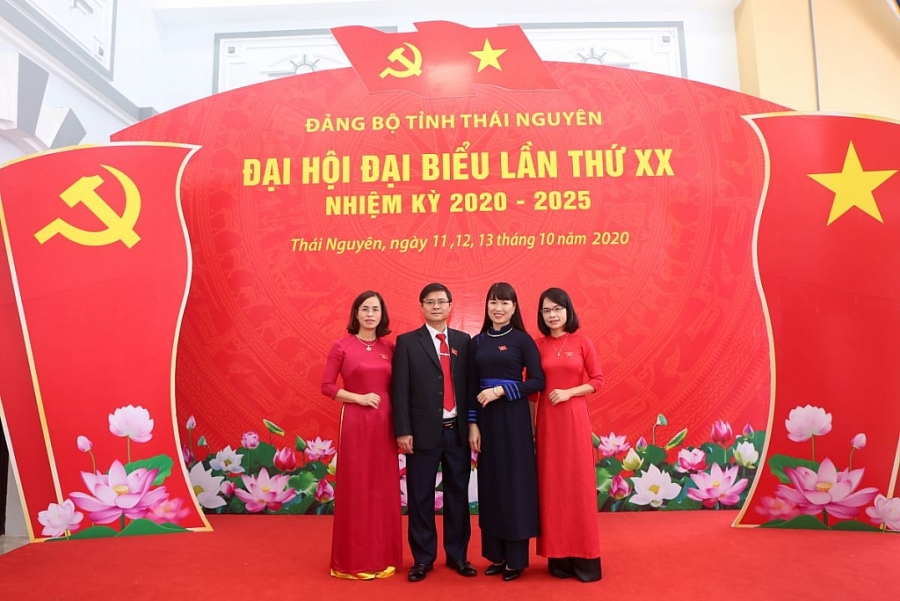 [Photo] Các đoàn đại biểu chụp ảnh lưu niệm tại Đại hội Đại biểu Đảng bộ tỉnh lần thứ XX