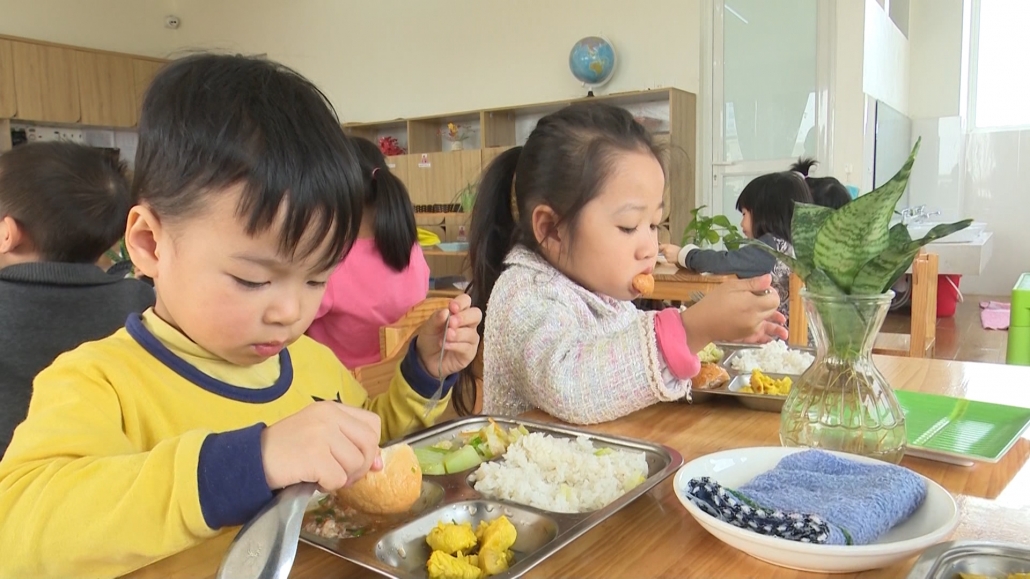 Bữa ăn bán trú: Vấn đề cần đặc biệt quan tâm trong những ngày đông rét