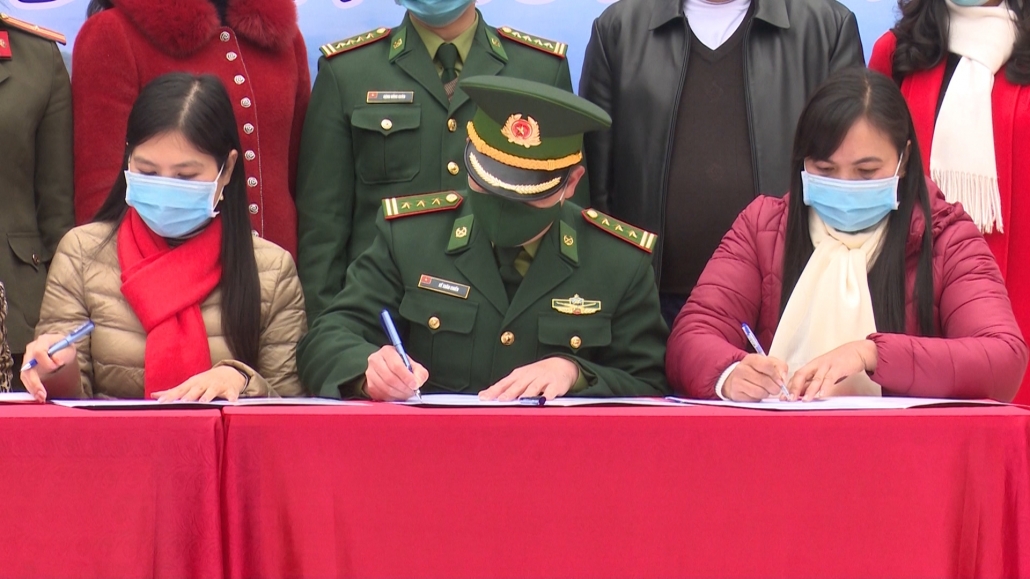 Mang Tết đến vùng biên cương Mang Tết đến vùng biên cương