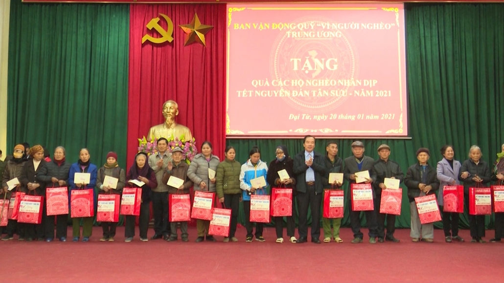 Lãnh đạo tỉnh thăm và tặng quà tết cho các hộ nghèo tại nhiều địa phương Lãnh đạo tỉnh thăm và tặng quà tết cho các hộ nghèo tại nhiều địa phương