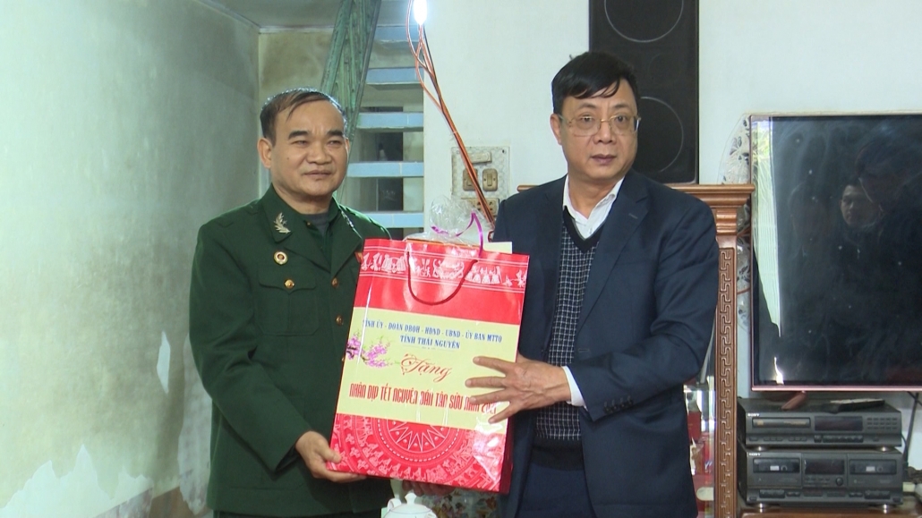 Lãnh đạo tỉnh thăm và tặng quà tết cho các hộ nghèo tại nhiều địa phương Lãnh đạo tỉnh thăm và tặng quà tết cho các hộ nghèo tại nhiều địa phương