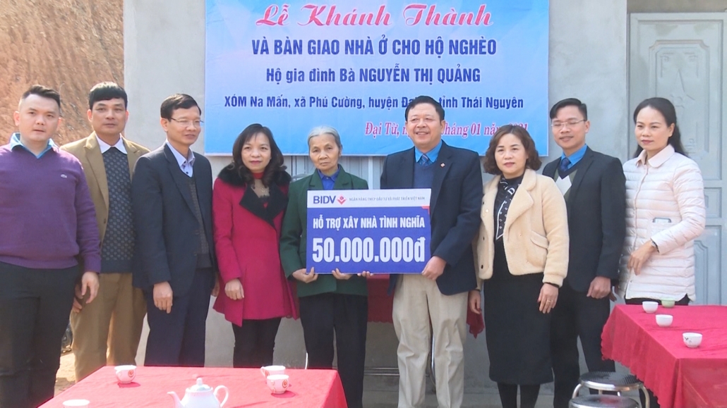 Xuân ấm trong những ngôi nhà tình nghĩa Xuân ấm trong những ngôi nhà tình nghĩa