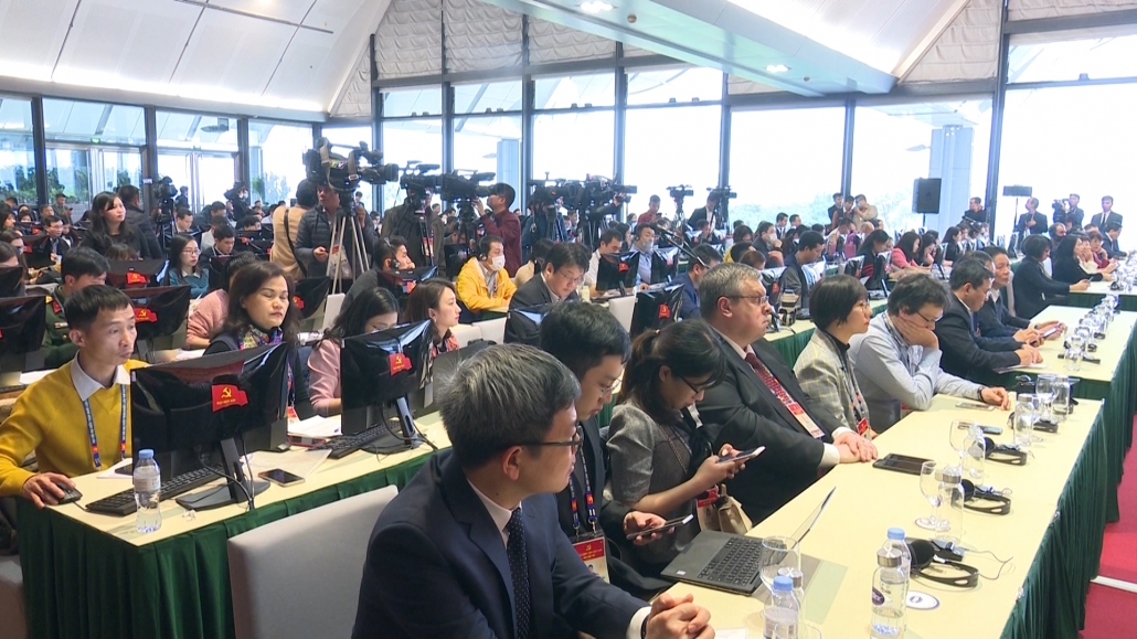 Sôi nổi các hoạt động báo chí đưa tin về Đại hội đại biểu lần thứ XIII của Đảng Sôi nổi các hoạt động báo chí đưa tin về Đại hội đại biểu lần thứ XIII của Đảng