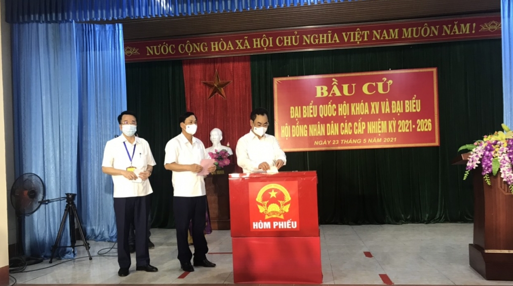 Cử tri Thái Nguyên thực hiện quyền và nghĩa vụ công dân Cử tri Thái Nguyên thực hiện quyền và nghĩa vụ công dân