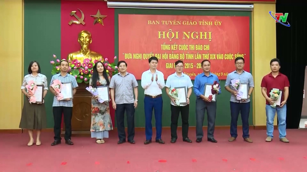 Phát huy vai trò xung kích trên mặt trận tư tưởng - văn hóa Phát huy vai trò xung kích trên mặt trận tư tưởng văn hóa