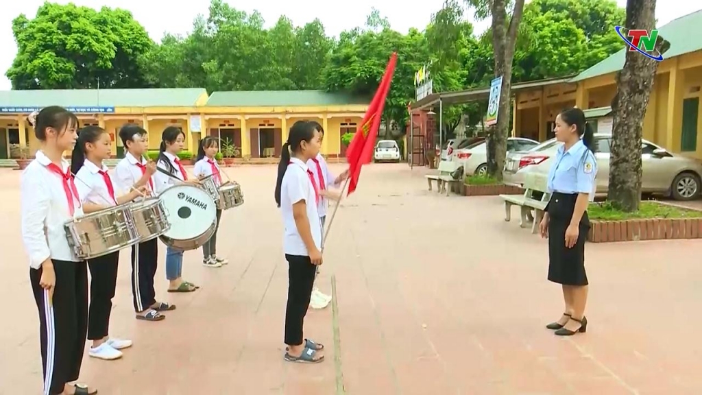 Cô giáo tổng phụ trách đội “Học và làm theo Bác”