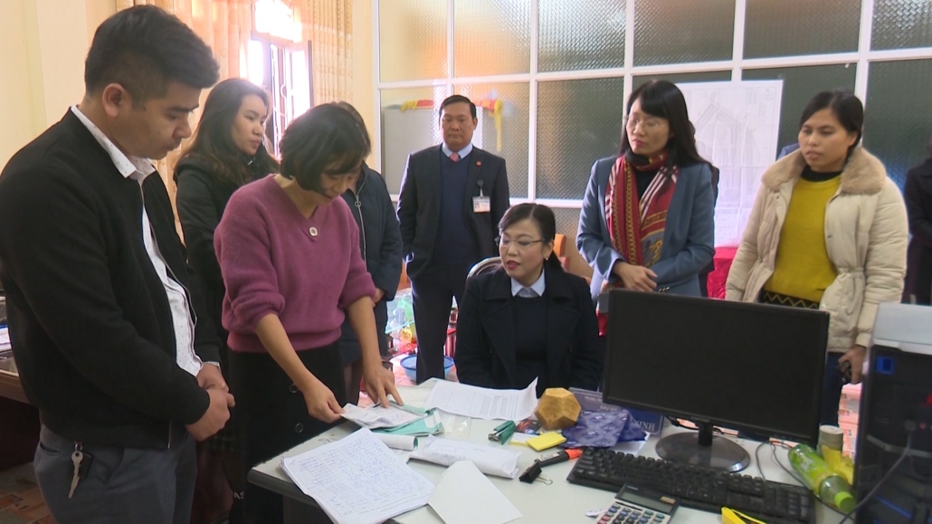 Đồng chí Bí thư Tỉnh ủy kiểm tra hoạt động tại trung tâm đấu giá thuộc Sở Tư pháp ( PS TS 21-12) Đồng chí Bí thư Tỉnh ủy kiểm tra hoạt động tại trung tâm đấu giá thuộc Sở Tư pháp ( PS TS 21-12)