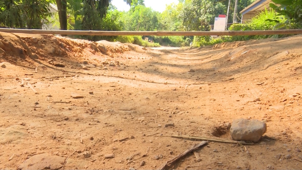 Nhiều tuyến đường giao thông xuống cấp Nhiều tuyến đường giao thông xuống cấp