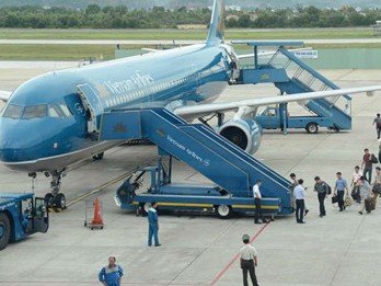 Vietnam Airlines phải cạnh tranh với hàng không giá rẻ