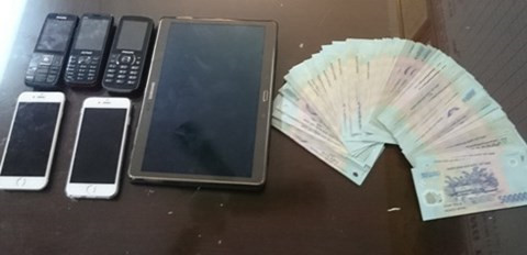 cuop tai san cua nguoi nho mua ho o to