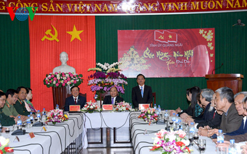 thu tuong nguyen xuan phuc tham chuc tet tinh quang nam quang ngai