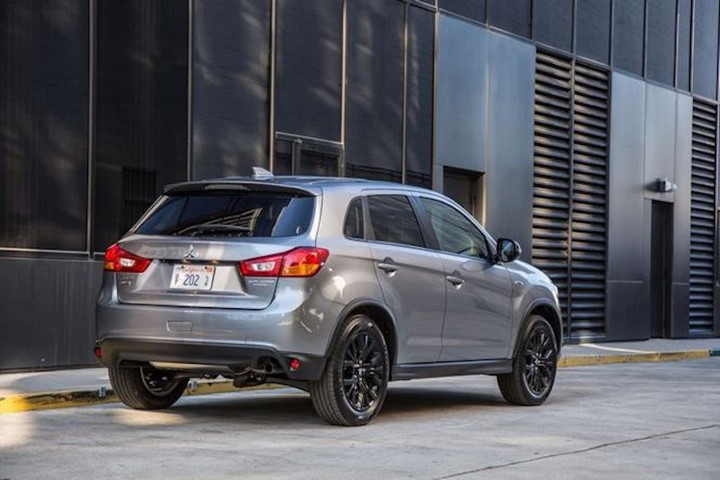 mitsubishi outlander sport co ban dac biet tai my