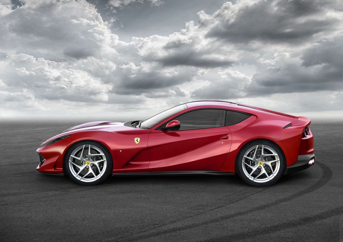 sieu xe ferrari 812 superfast hau due xung tam cua f12berlinetta