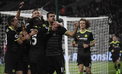 costa no sung chelsea tai lap khoang cach 10 diem voi tottenham