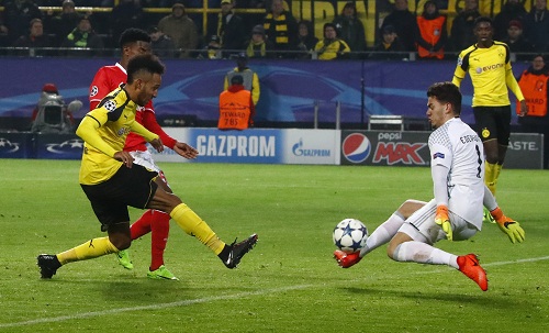 aubameyang lap hat trick dortmund loai benfica