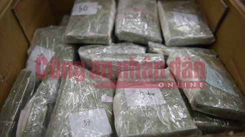 vu no sung truy duoi nghet tho bat doi tuong van chuyen 100 banh heroin