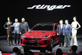 KIA Stinger làm &quot;sao&quot; tại Triển lãm ô tô Seoul 2017