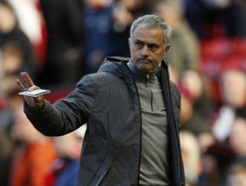 Mourinho để ngỏ khả năng buông Ngoại hạng Anh