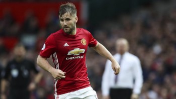 Hết chịu nổi Mourinho, Luke Shaw tính rời MU