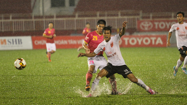 bong da viet nam phu quy giat lui