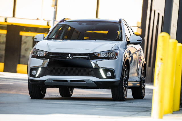 mitsubishi gioi thieu outlander sport 2018