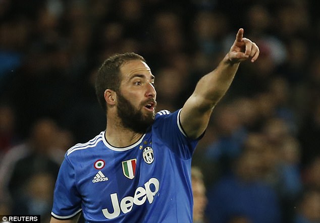 Higuain thừa nhận Barcelona mạnh hơn Juventus