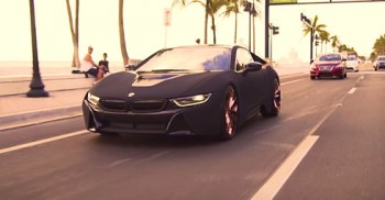 Austin Mahone gây chú ý khi bọc nhung cho siêu xe BMW i8