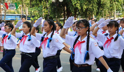 doi moi chuong trinh giao duc pho thong ly tuong nhung kho kha thi