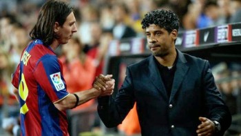 Frank Rijkaard có thể kế nhiệm Kiatisuk dẫn dắt đội tuyển Thái Lan