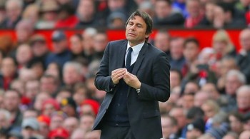 Chelsea gục ngã trước MU, HLV Conte oán trách trọng tài