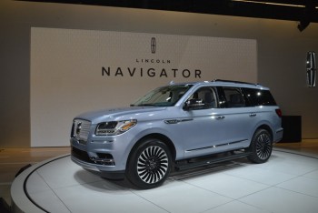 Ảnh chi tiết Lincoln Navigator 2018 - “khủng long” đến từ Mỹ