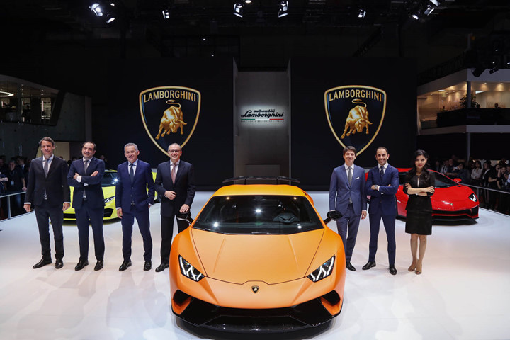 lamborghini huracan performante va aventador s ra mat tai thuong hai