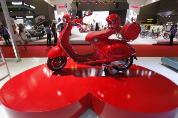 Vespa 946 RED - Hơn cả thời trang